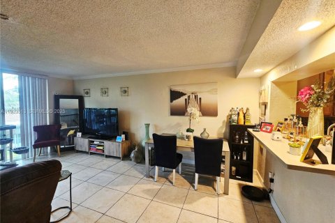 Condominio en venta en Coral Springs, Florida, 3 dormitorios, 125.42 m2 № 1983582 - foto 3