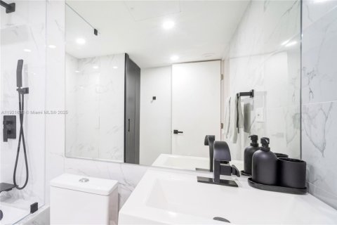 Condominio en venta en Miami Beach, Florida, 1 dormitorio, 73.21 m2 № 2082748 - foto 27