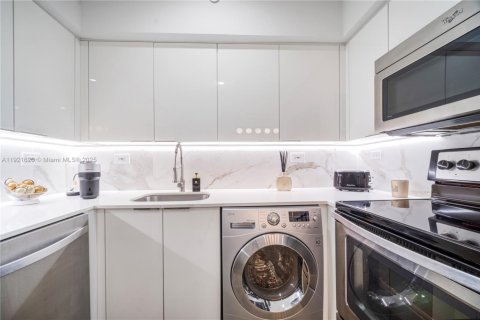 Condominio en venta en Miami Beach, Florida, 1 dormitorio, 73.21 m2 № 2082748 - foto 9