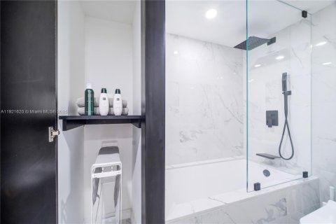 Condominio en venta en Miami Beach, Florida, 1 dormitorio, 73.21 m2 № 2082748 - foto 28