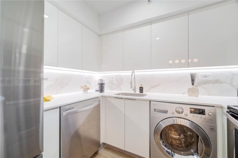 Condominio en venta en Miami Beach, Florida, 1 dormitorio, 73.21 m2 № 2082748 - foto 10