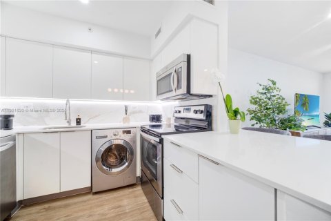 Condominio en venta en Miami Beach, Florida, 1 dormitorio, 73.21 m2 № 2082748 - foto 12