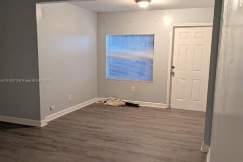 House in Hollywood, Florida 2 bedrooms № 1971071 - photo 7