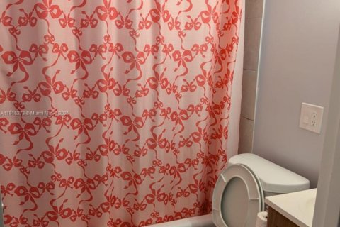 House in Hollywood, Florida 2 bedrooms № 1971071 - photo 6