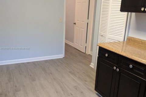 House in Hollywood, Florida 2 bedrooms № 1971071 - photo 5