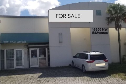 Commercial property in Miami Gardens, Florida № 1713485 - photo 3