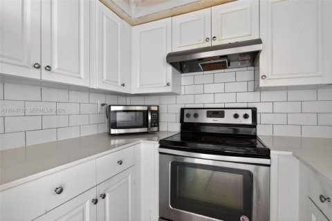 Adosado en venta en Coral Springs, Florida, 2 dormitorios, 124.77 m2 № 2074604 - foto 12