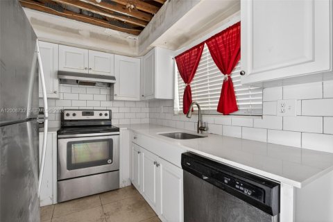 Adosado en venta en Coral Springs, Florida, 2 dormitorios, 124.77 m2 № 2074604 - foto 11