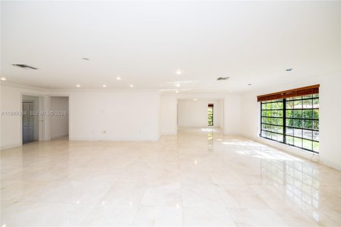 Villa ou maison à vendre à Miami, Floride: 4 chambres, 289.3 m2 № 2063070 - photo 7