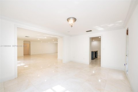 Villa ou maison à vendre à Miami, Floride: 4 chambres, 289.3 m2 № 2063070 - photo 11
