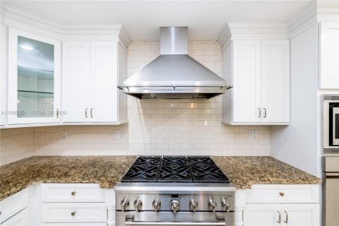 Villa ou maison à vendre à Miami, Floride: 4 chambres, 289.3 m2 № 2063070 - photo 20