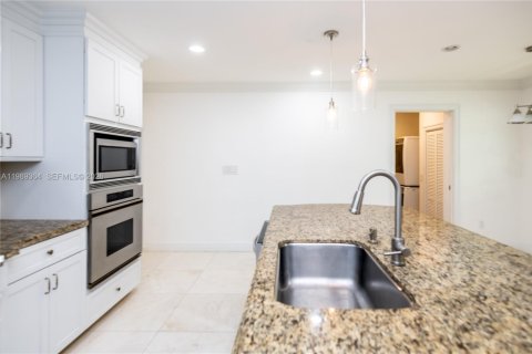 Villa ou maison à vendre à Miami, Floride: 4 chambres, 289.3 m2 № 2063070 - photo 25