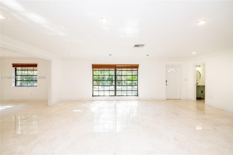 Villa ou maison à vendre à Miami, Floride: 4 chambres, 289.3 m2 № 2063070 - photo 15