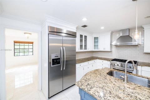 Villa ou maison à vendre à Miami, Floride: 4 chambres, 289.3 m2 № 2063070 - photo 19