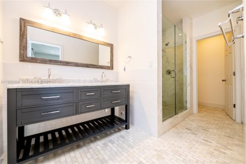 Villa ou maison à vendre à Miami, Floride: 4 chambres, 289.3 m2 № 2063070 - photo 6