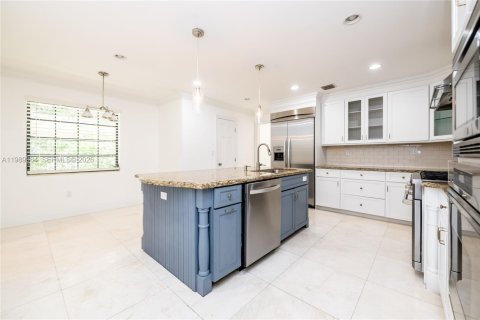 Villa ou maison à vendre à Miami, Floride: 4 chambres, 289.3 m2 № 2063070 - photo 4