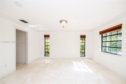 Villa ou maison à vendre à Miami, Floride: 4 chambres, 289.3 m2 № 2063070 - photo 10