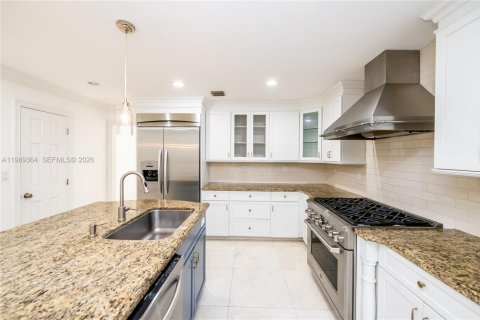 Villa ou maison à vendre à Miami, Floride: 4 chambres, 289.3 m2 № 2063070 - photo 16