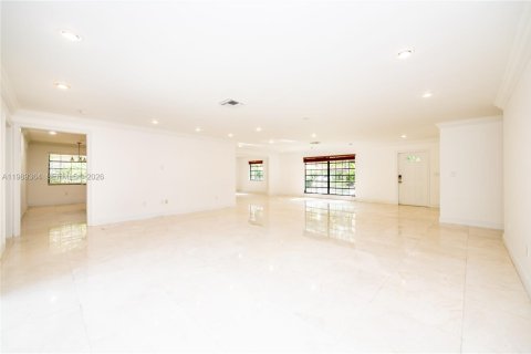 Villa ou maison à vendre à Miami, Floride: 4 chambres, 289.3 m2 № 2063070 - photo 13