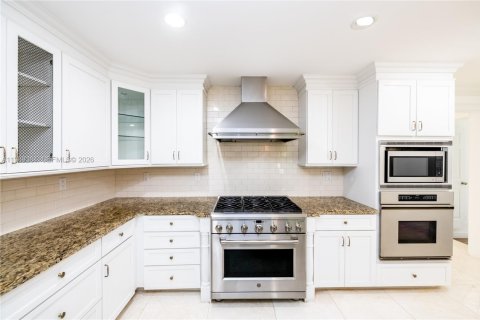 Villa ou maison à vendre à Miami, Floride: 4 chambres, 289.3 m2 № 2063070 - photo 17