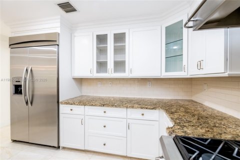 Villa ou maison à vendre à Miami, Floride: 4 chambres, 289.3 m2 № 2063070 - photo 21