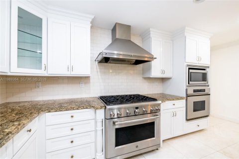 Villa ou maison à vendre à Miami, Floride: 4 chambres, 289.3 m2 № 2063070 - photo 24