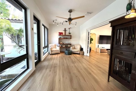 House in Miami, Florida 3 bedrooms, 144.46 sq.m. № 1685854 - photo 23
