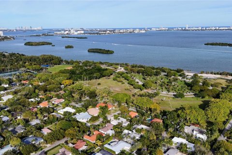 House in Miami, Florida 3 bedrooms, 144.46 sq.m. № 1685854 - photo 30