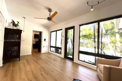 House in Miami, Florida 3 bedrooms, 144.46 sq.m. № 1685854 - photo 25