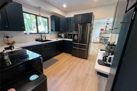 House in Miami, Florida 3 bedrooms, 144.46 sq.m. № 1685854 - photo 15