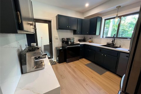 House in Miami, Florida 3 bedrooms, 144.46 sq.m. № 1685854 - photo 16