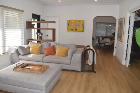 House in Miami, Florida 3 bedrooms, 144.46 sq.m. № 1685854 - photo 8