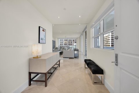 Condo in Miami, Florida, 2 bedrooms  № 2043201 - photo 2