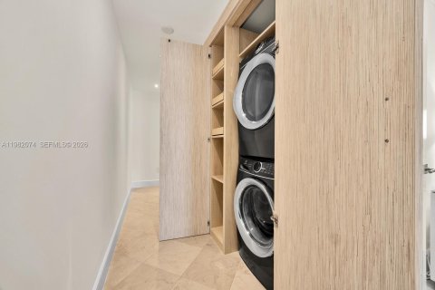 Condo in Miami, Florida, 2 bedrooms  № 2043201 - photo 22