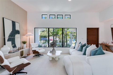 House in Miami, Florida 4 bedrooms, 185.25 sq.m. № 1943498 - photo 9