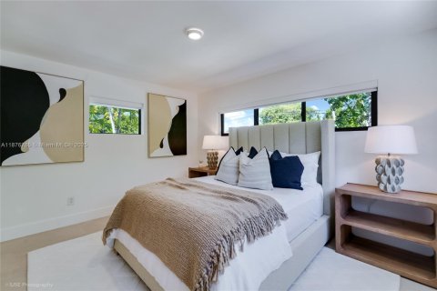 House in Miami, Florida 4 bedrooms, 185.25 sq.m. № 1943498 - photo 29