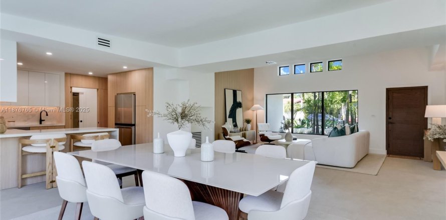 House in Miami, Florida 4 bedrooms, 185.25 sq.m. № 1943498