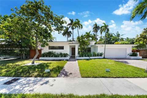 House in Miami, Florida 4 bedrooms, 185.25 sq.m. № 1943498 - photo 3