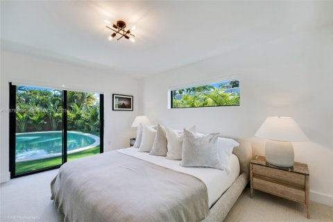 House in Miami, Florida 4 bedrooms, 185.25 sq.m. № 1943498 - photo 18