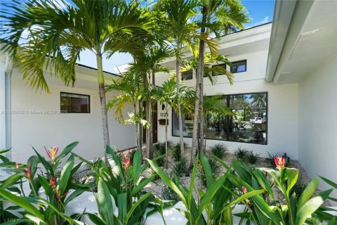 House in Miami, Florida 4 bedrooms, 185.25 sq.m. № 1943498 - photo 4