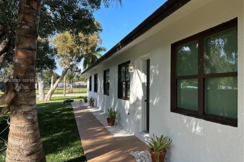 Immobilier commercial à vendre à Dania Beach, Floride: 160.54 m2 № 2257168 - photo 18