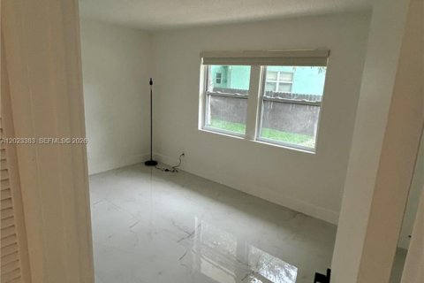 Immobilier commercial à vendre à Dania Beach, Floride: 160.54 m2 № 2257168 - photo 13