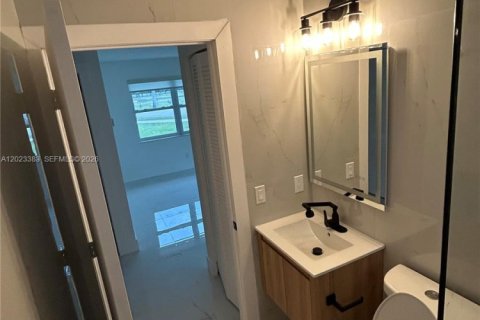 Immobilier commercial à vendre à Dania Beach, Floride: 160.54 m2 № 2257168 - photo 10
