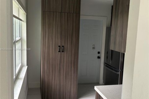 Immobilier commercial à vendre à Dania Beach, Floride: 160.54 m2 № 2257168 - photo 6