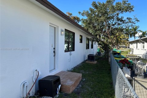 Immobilier commercial à vendre à Dania Beach, Floride: 160.54 m2 № 2257168 - photo 19