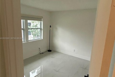 Immobilier commercial à vendre à Dania Beach, Floride: 160.54 m2 № 2257168 - photo 11