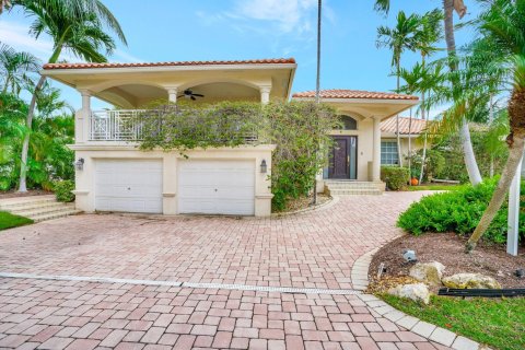 House in Boca Raton, Florida 4 bedrooms, 222.41 sq.m. № 2083829 - photo 3