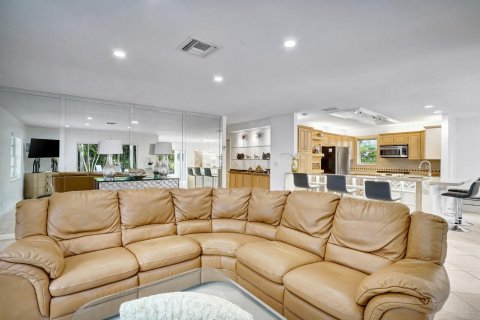 House in Boca Raton, Florida 4 bedrooms, 222.41 sq.m. № 2083829 - photo 9