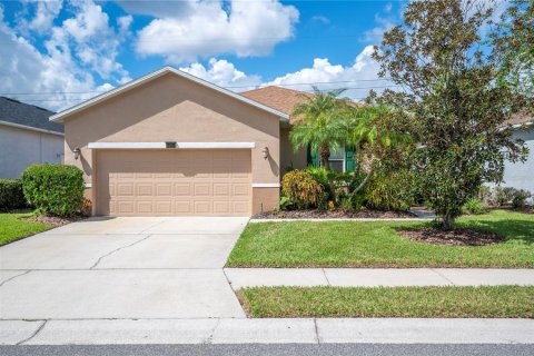 Casa en venta en Lakeland, Florida, 3 dormitorios, 159.42 m2 № 1904890 - foto 1