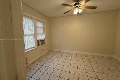 Immobilier commercial à vendre à Miami, Floride: 487.64 m2 № 1874801 - photo 6
